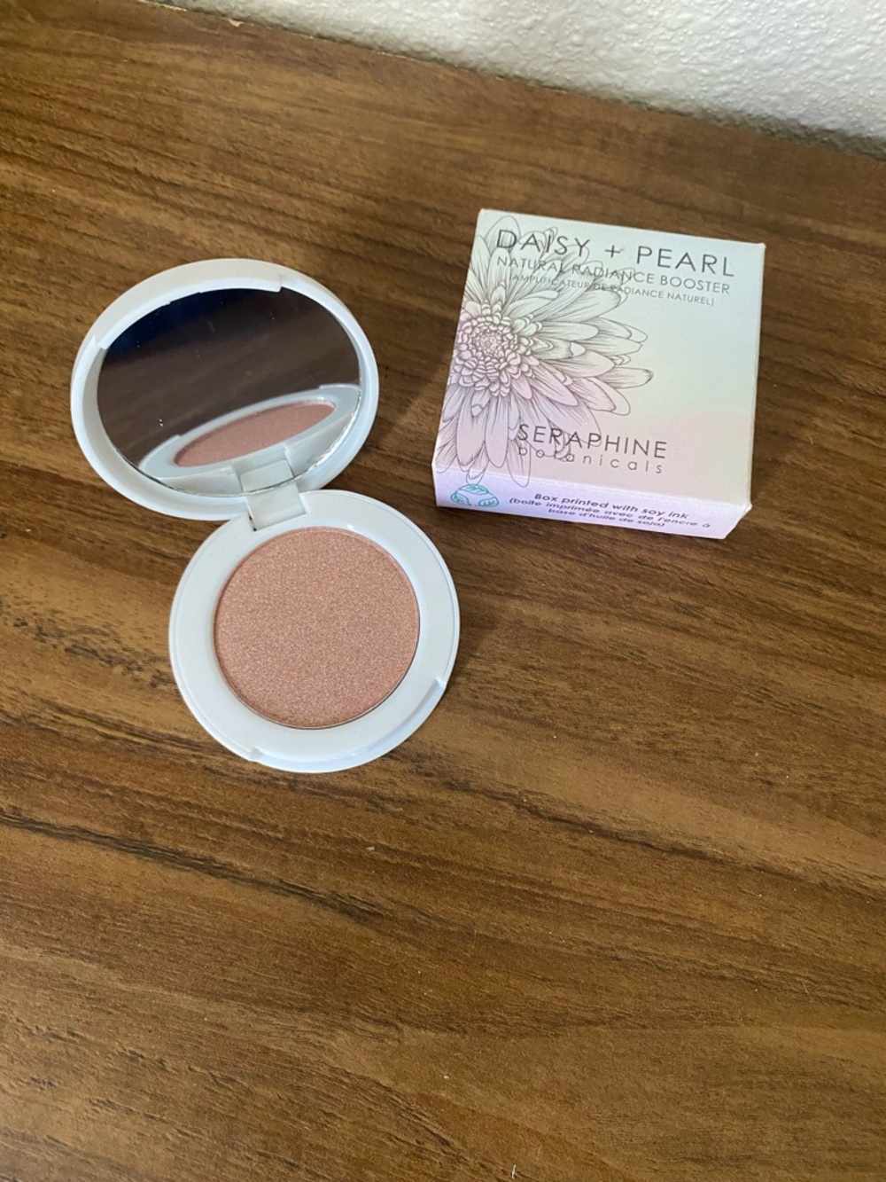 Seraphine Botanicals Daisy + Pearl Natural Radiance Booster - Picture 3 of 4